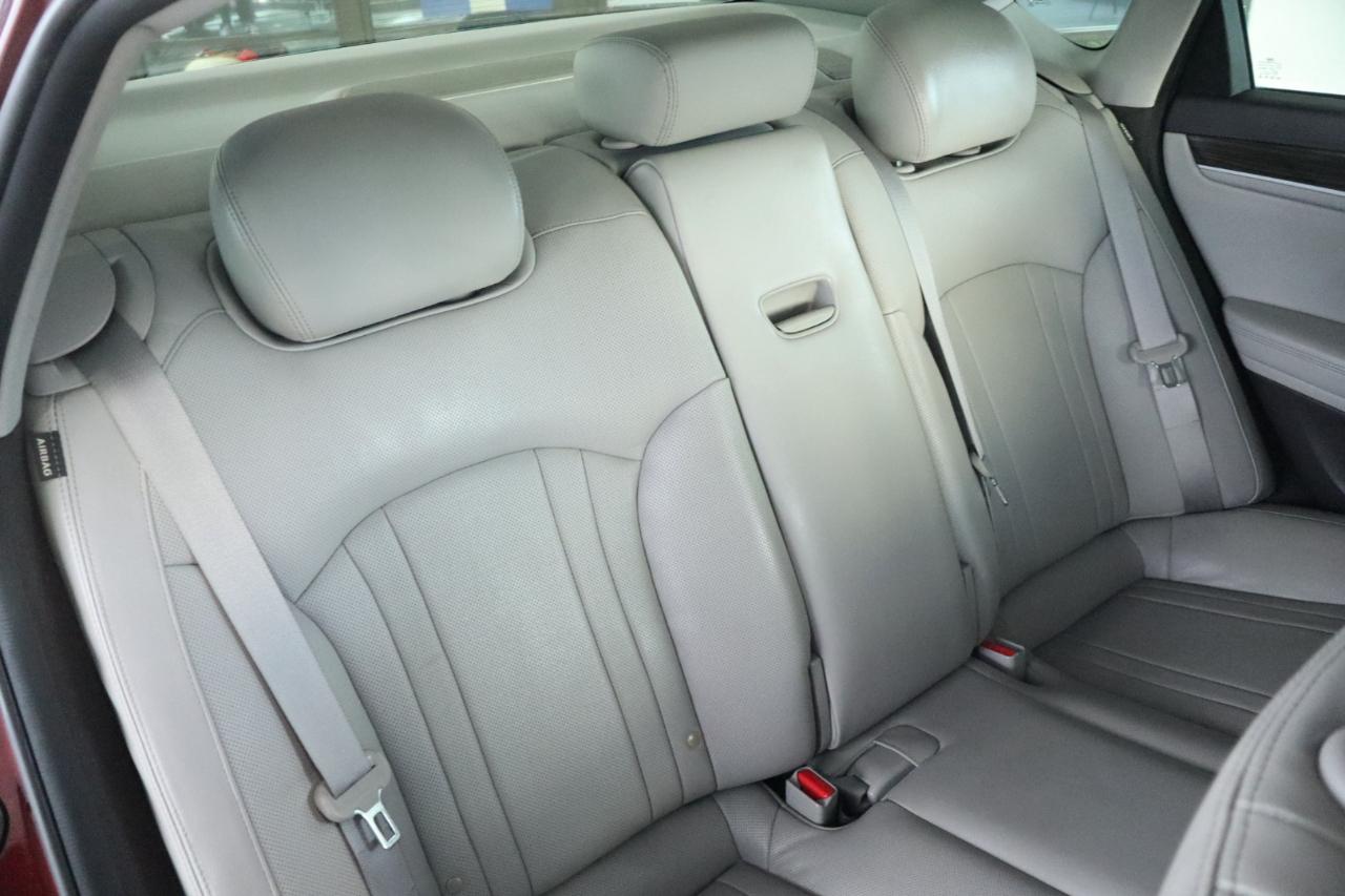 Hyundai Genesis 4dr Sdn V6 3.8L RWD 2015