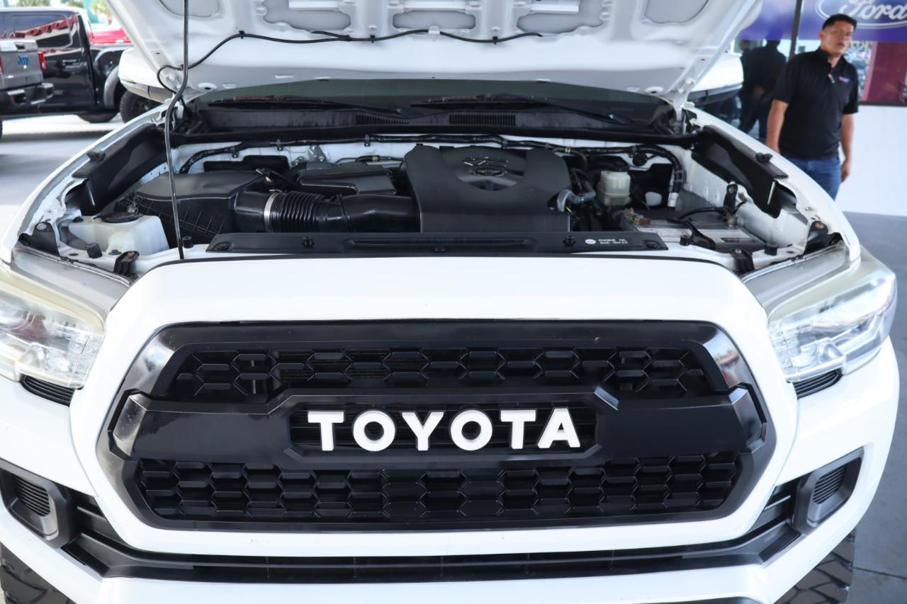 Toyota Tacoma SR5 Xtracab V6 4WD 2016