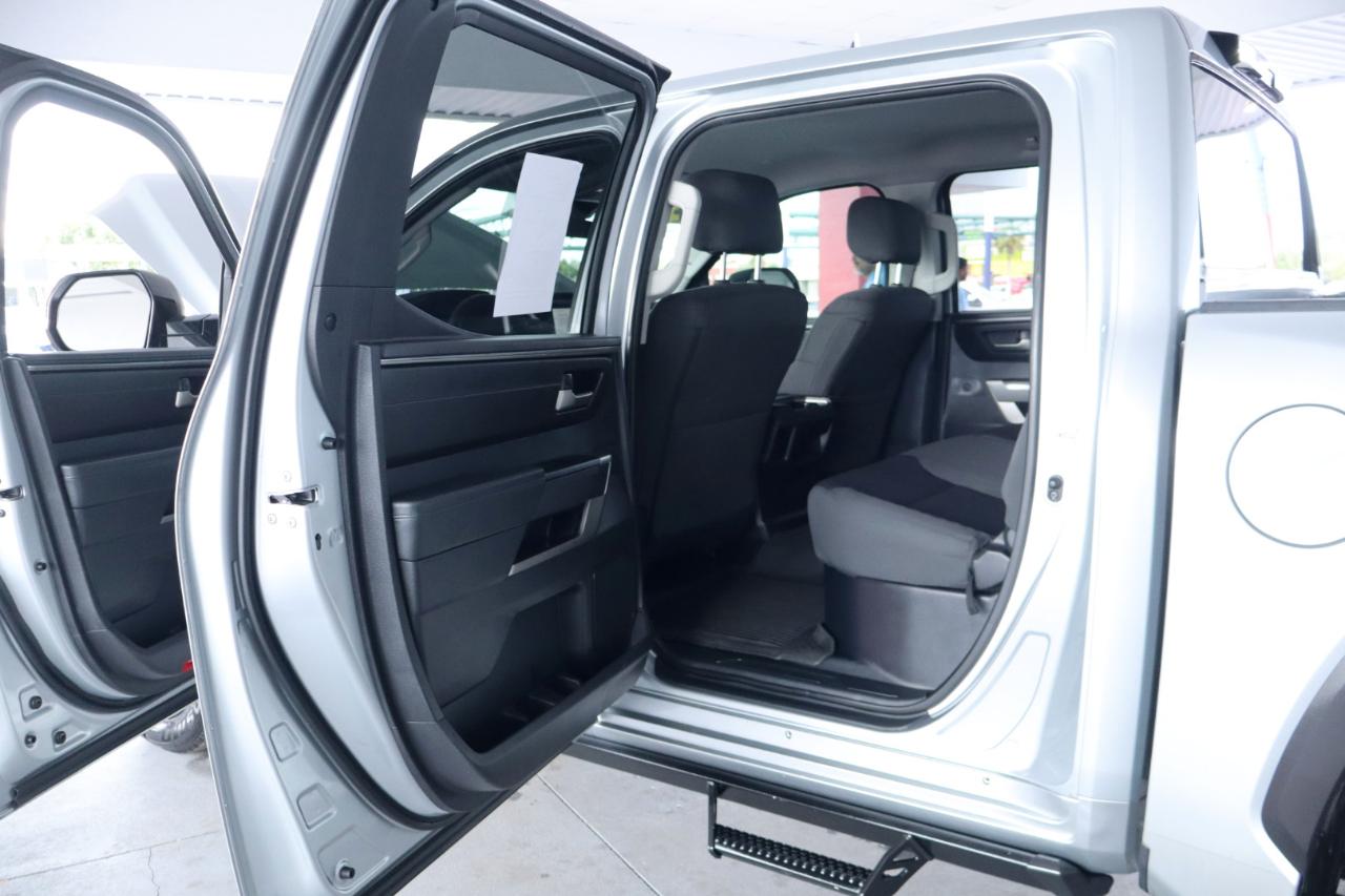 Toyota Tundra 4WD SR5 CrewMax 5.5' Bed (Natl) 2023