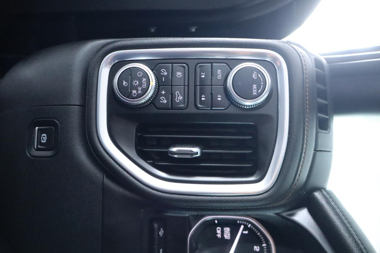 GMC Sierra 1500 4WD Crew Cab 147" AT4 2021