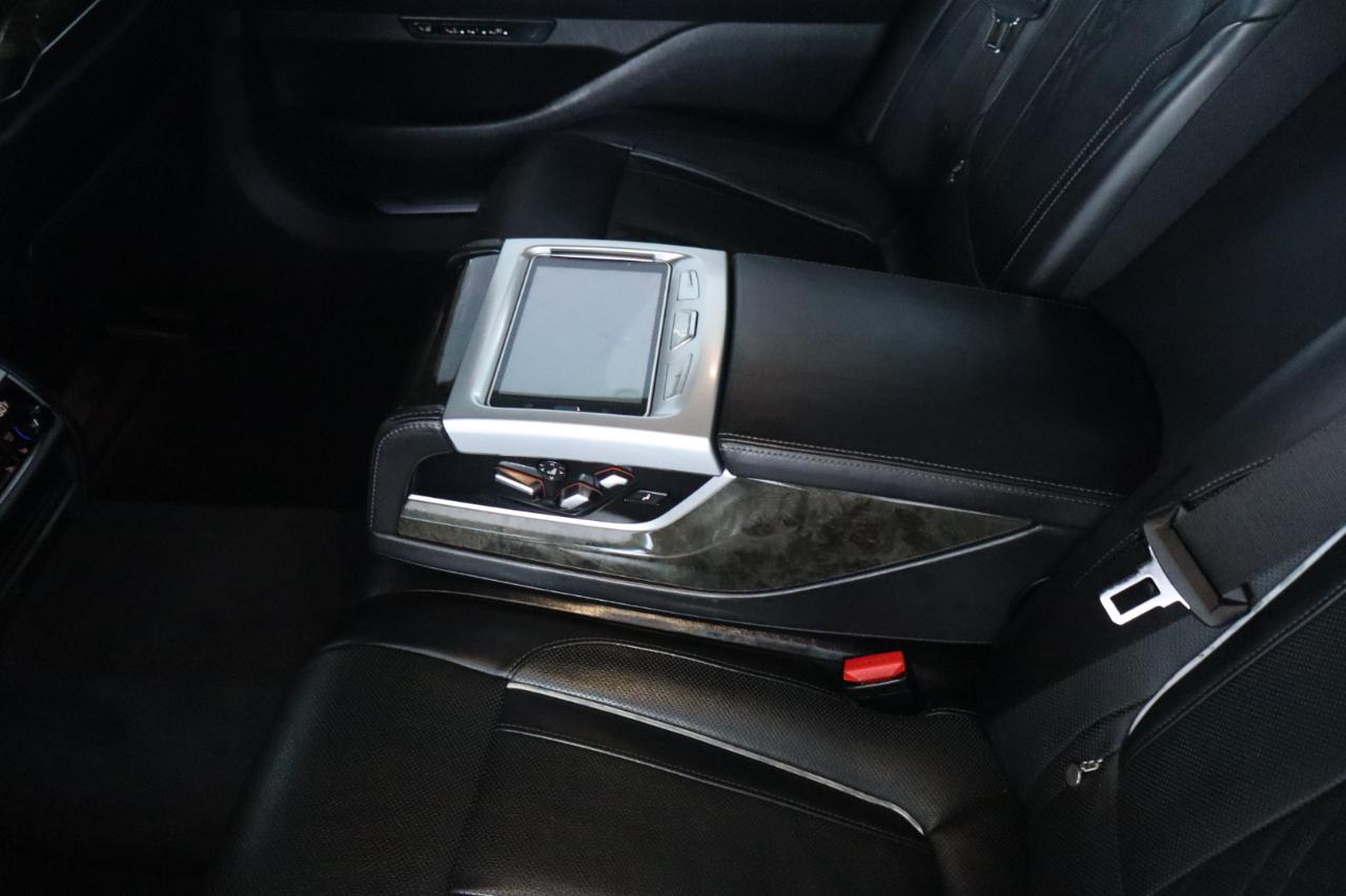 BMW 7 Series 740i Sedan 2020