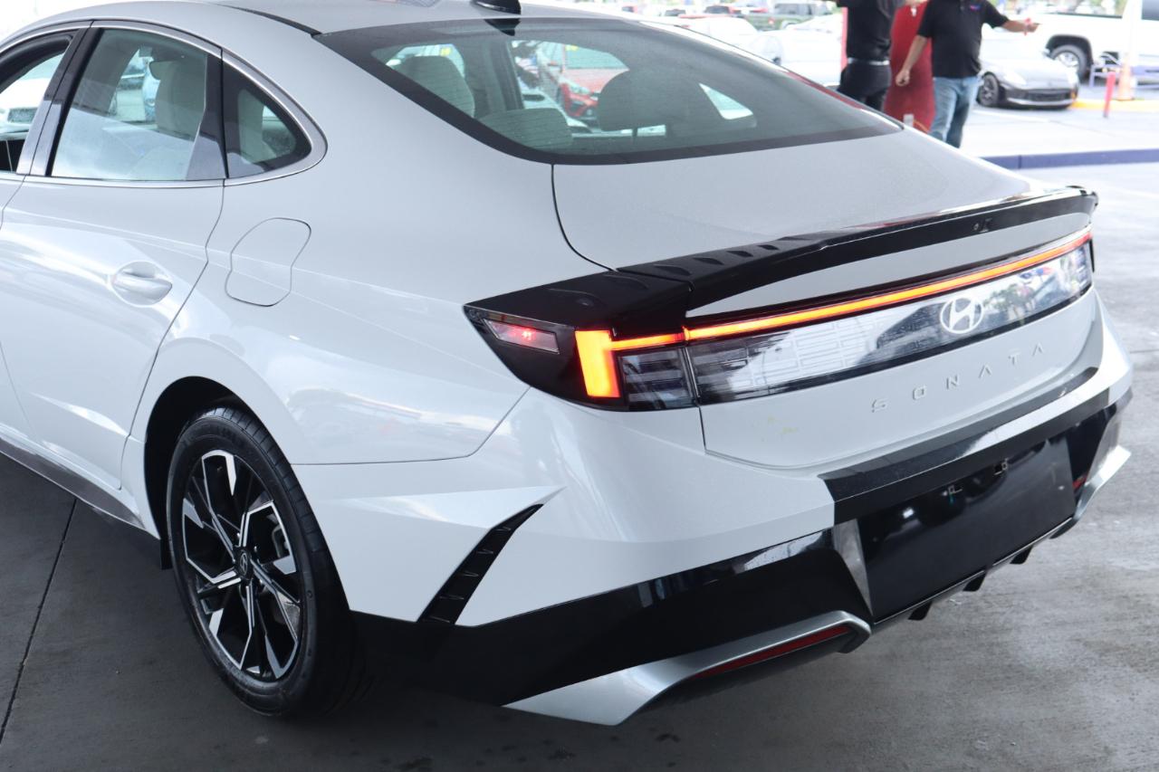 Hyundai Sonata SEL FWD 2025