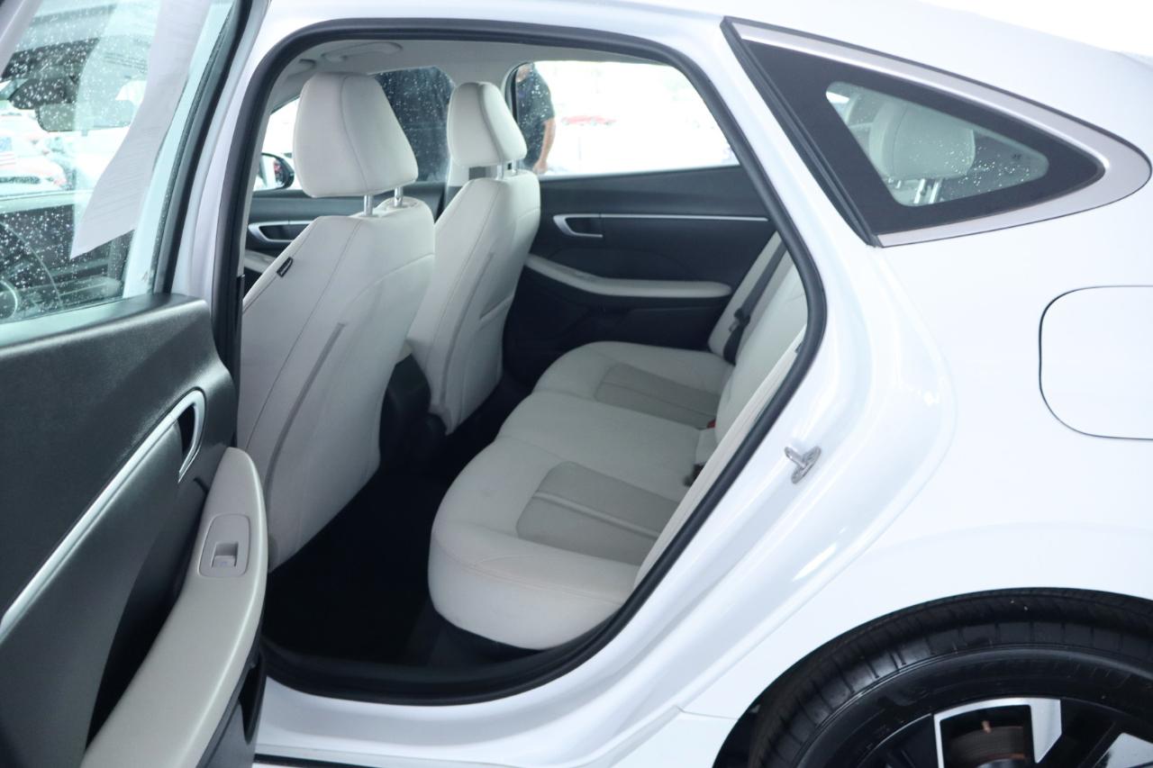 Hyundai Sonata SEL FWD 2025