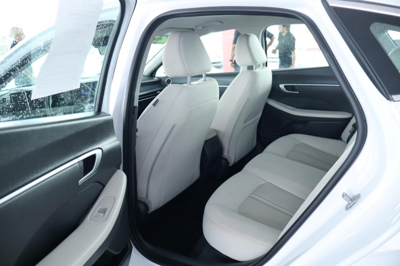Hyundai Sonata SEL FWD 2025