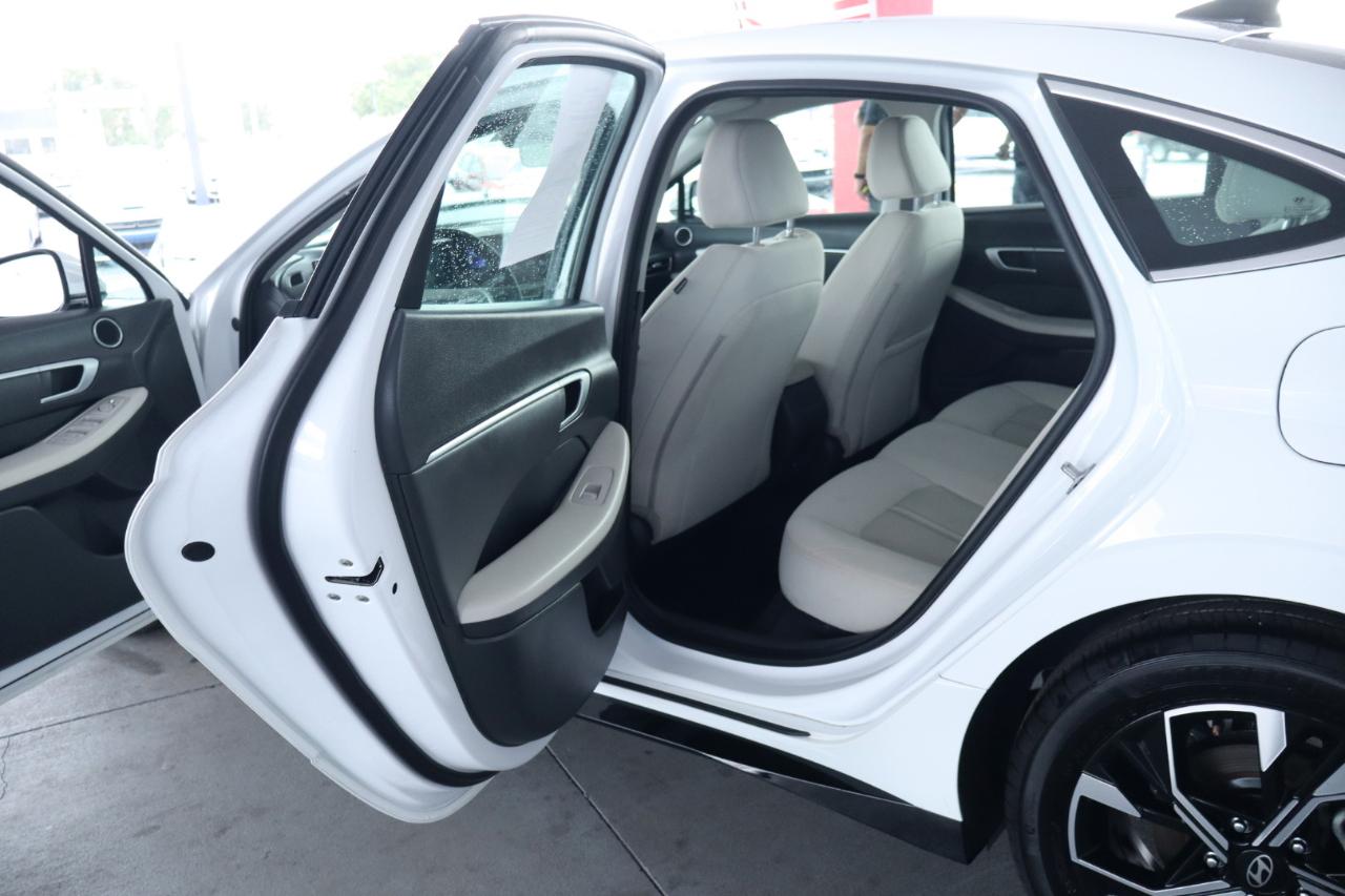 Hyundai Sonata SEL FWD 2025