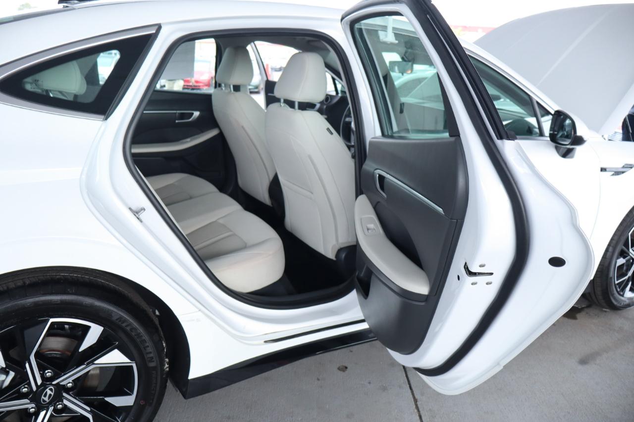 Hyundai Sonata SEL FWD 2025