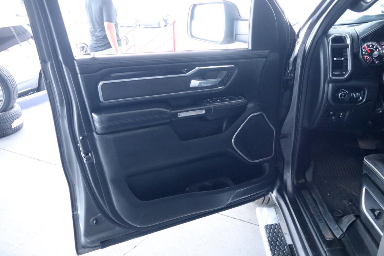 RAM 1500 Laramie 4x4 Crew Cab 5'7" Box 2021