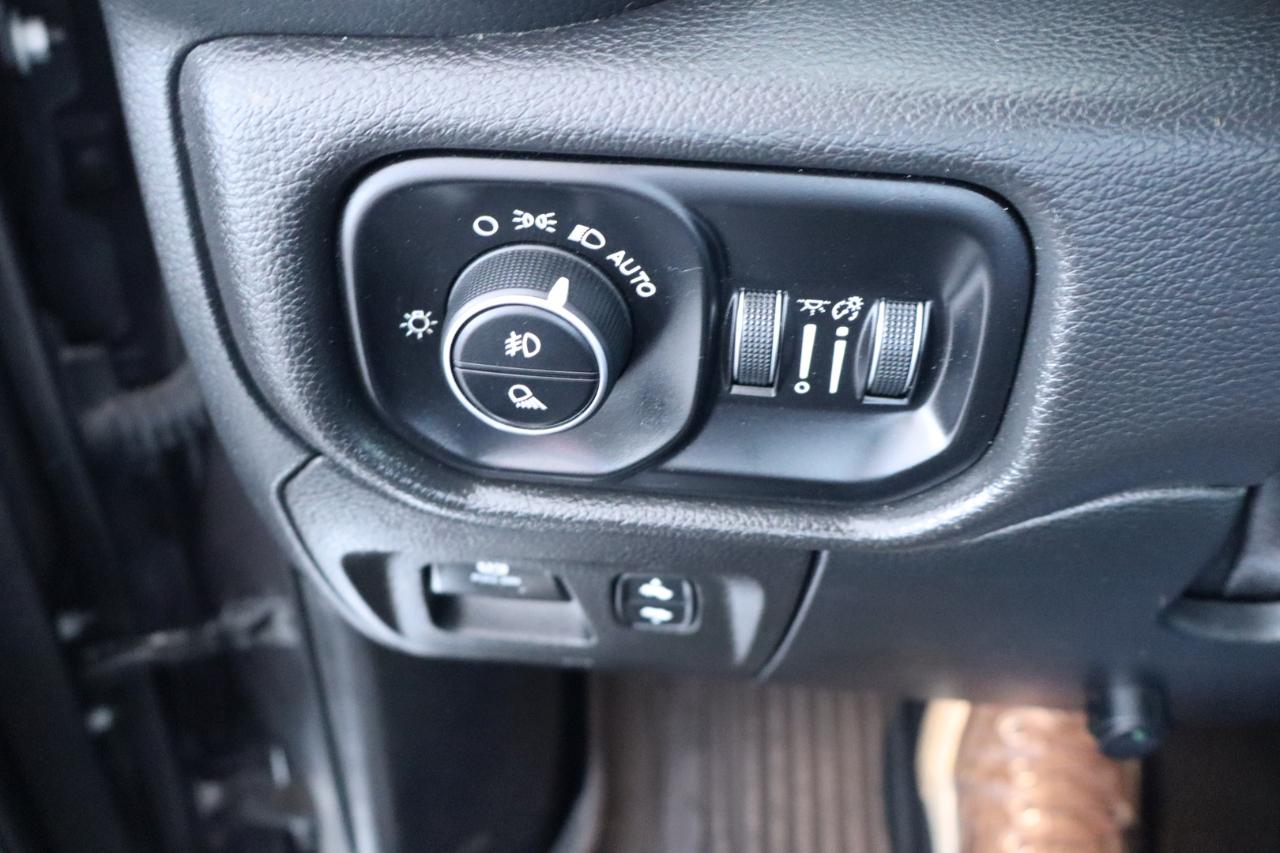 RAM 1500 Laramie 4x4 Crew Cab 5'7" Box 2021