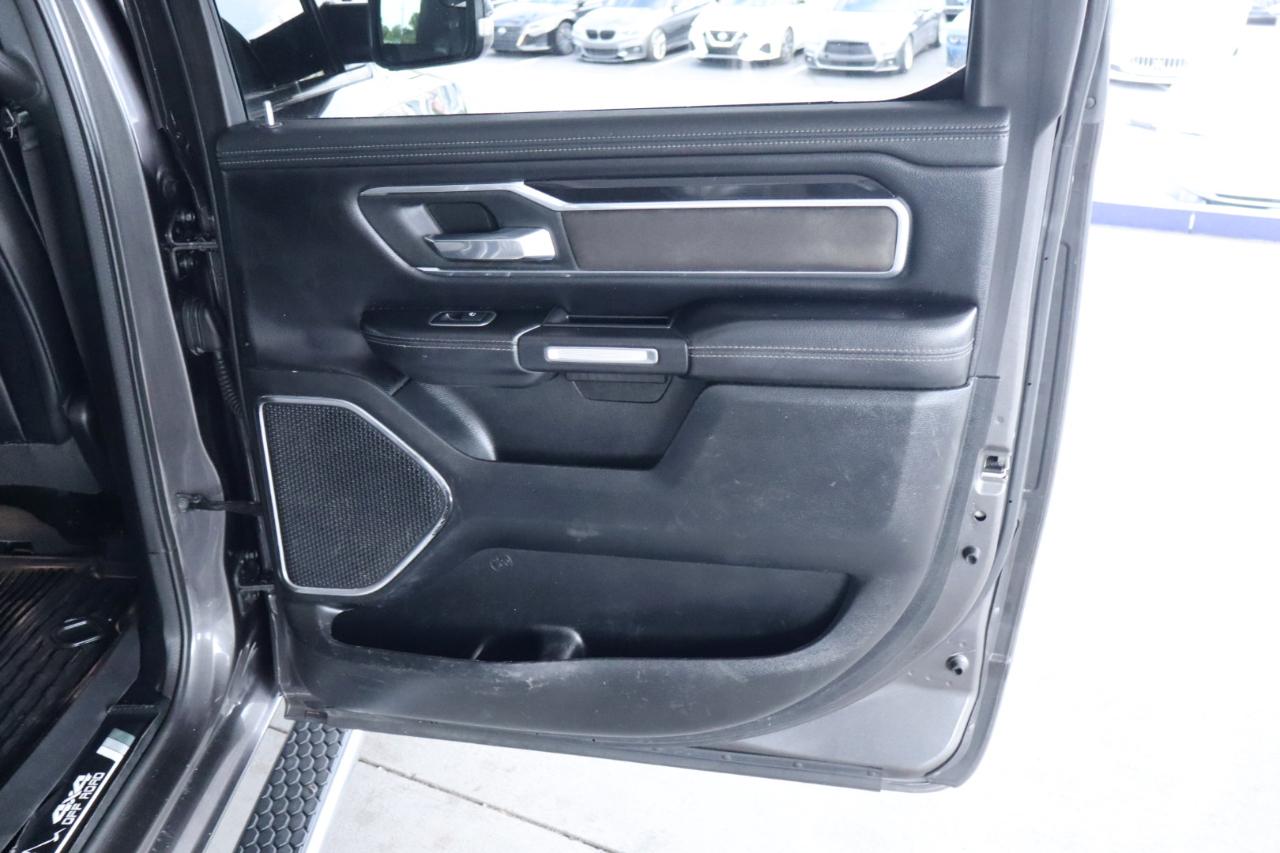 RAM 1500 Laramie 4x4 Crew Cab 5'7" Box 2021