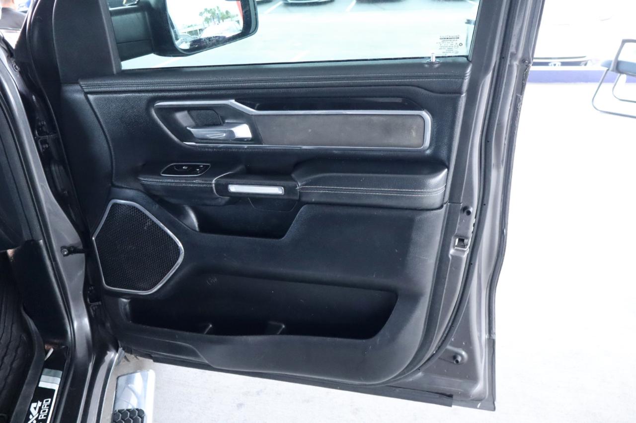 RAM 1500 Laramie 4x4 Crew Cab 5'7" Box 2021