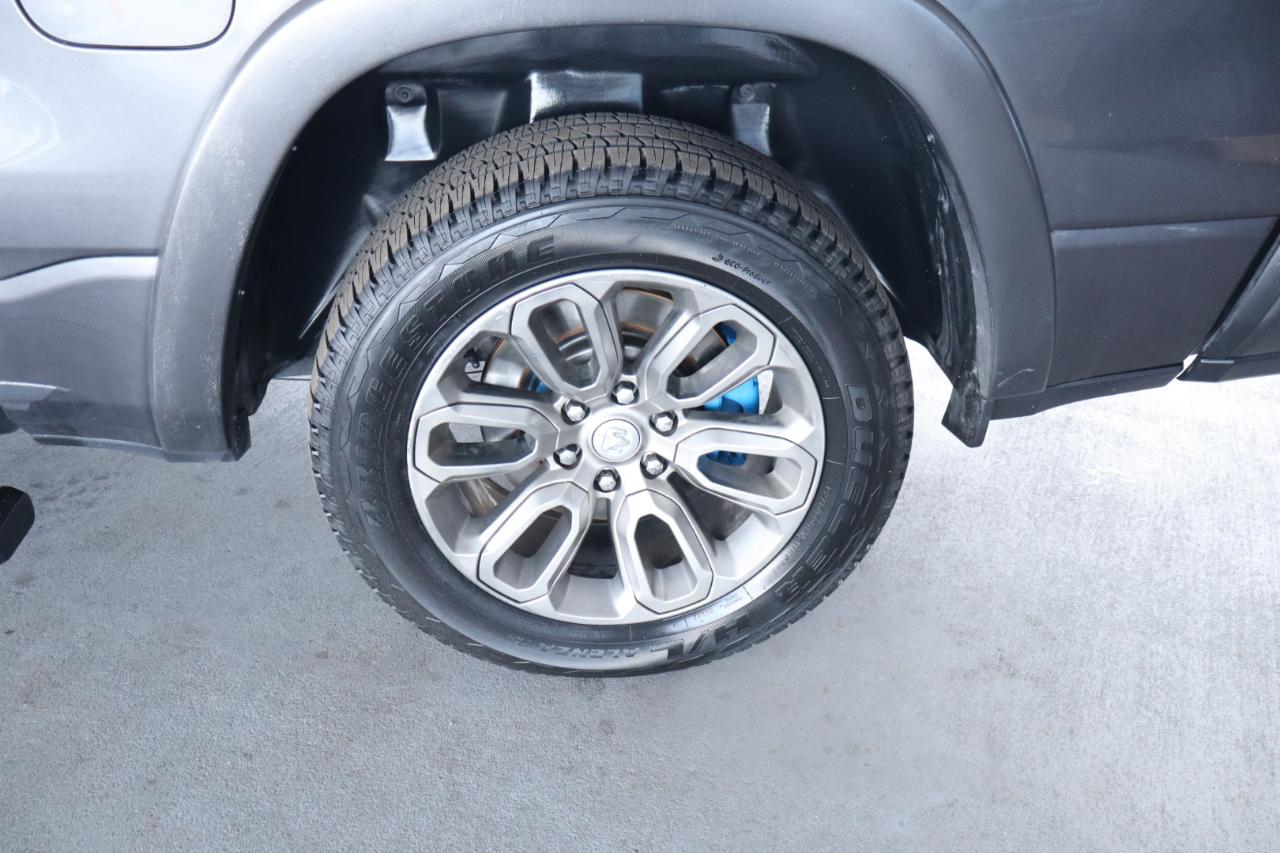 RAM 1500 Laramie 4x4 Crew Cab 5'7" Box 2021