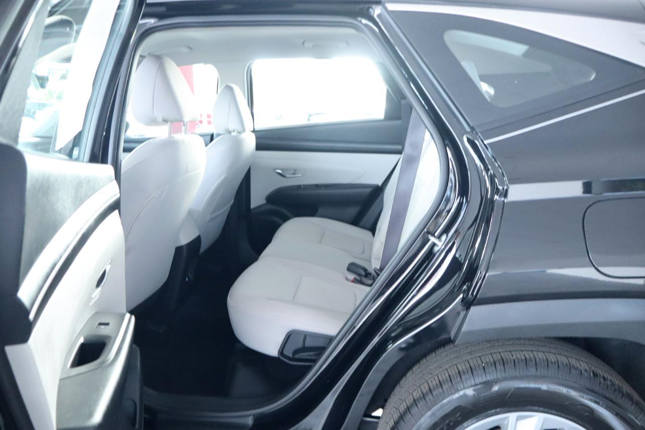 Hyundai Tucson SE FWD 2026