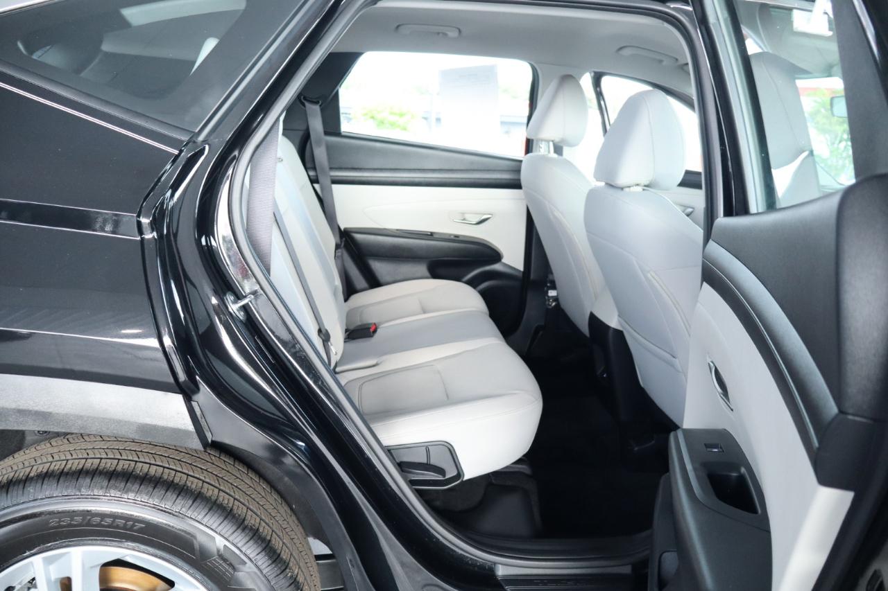 Hyundai Tucson SE FWD 2026