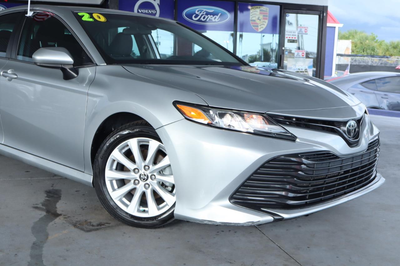 Toyota Camry LE Auto (Natl) 2020