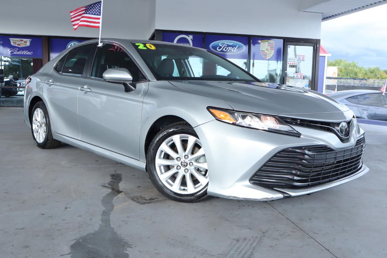 Toyota Camry LE Auto (Natl) 2020