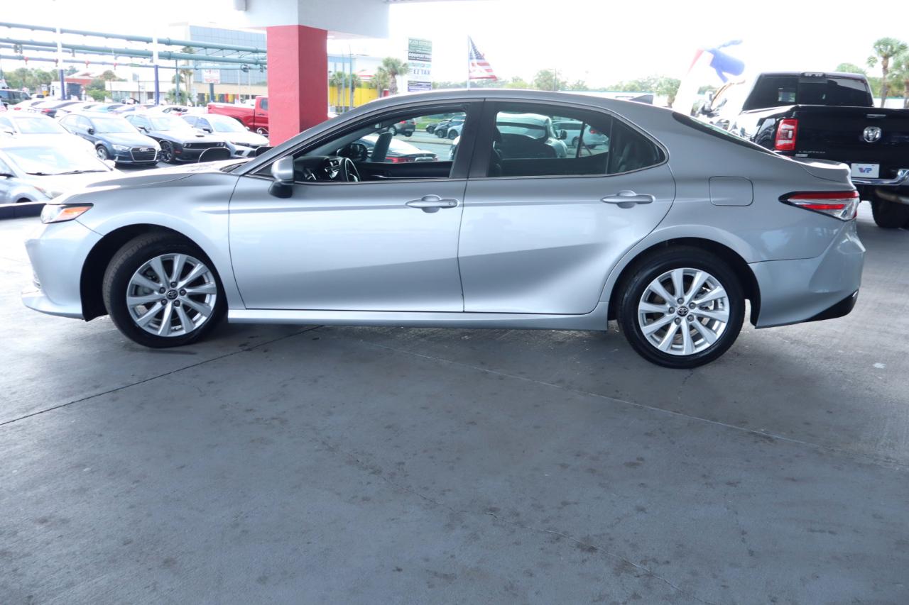Toyota Camry LE Auto (Natl) 2020