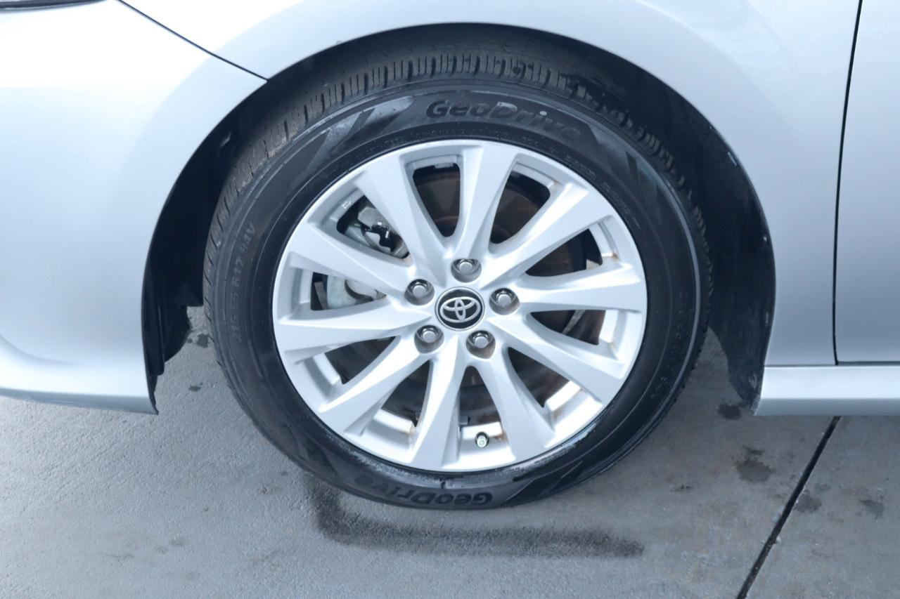 Toyota Camry LE Auto (Natl) 2020