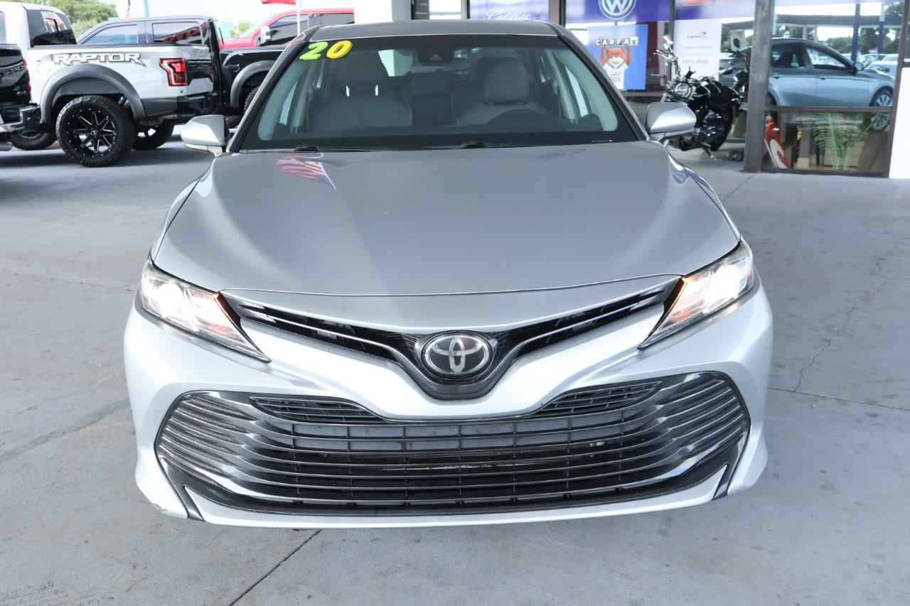 Toyota Camry LE Auto (Natl) 2020
