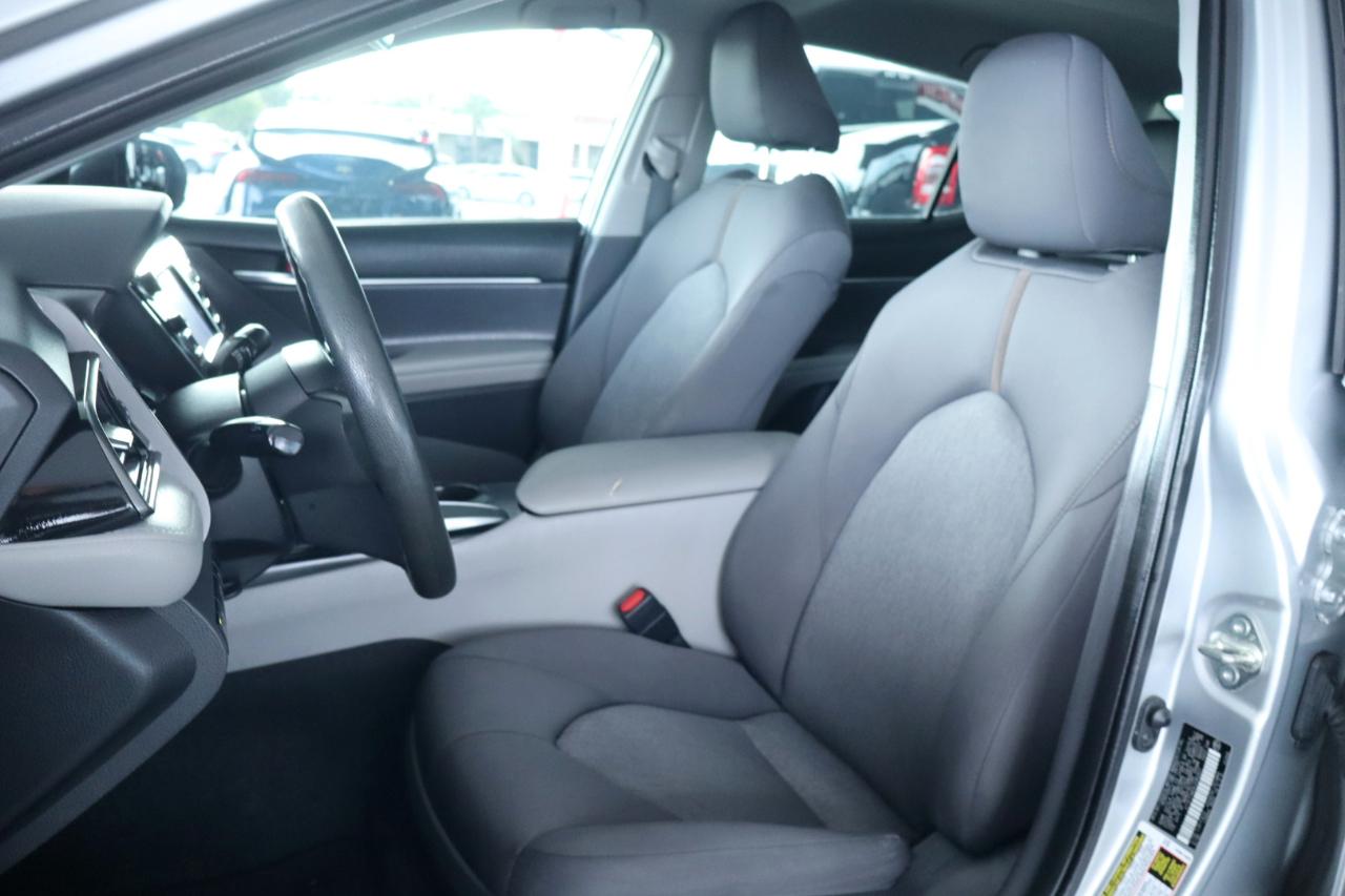 Toyota Camry LE Auto (Natl) 2020