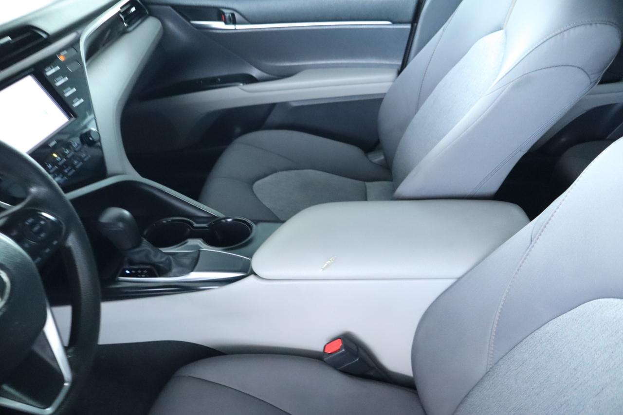 Toyota Camry LE Auto (Natl) 2020