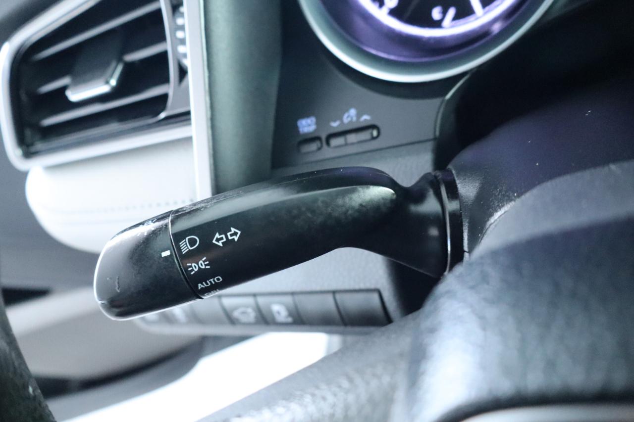 Toyota Camry LE Auto (Natl) 2020