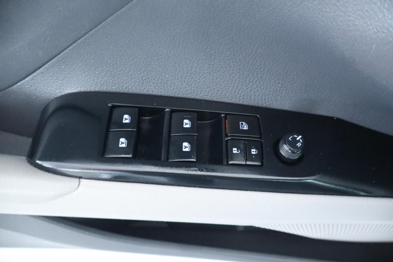 Toyota Camry LE Auto (Natl) 2020