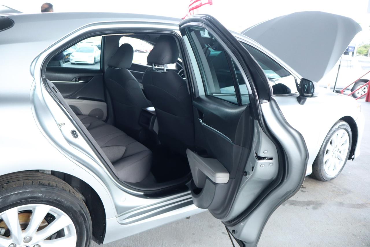 Toyota Camry LE Auto (Natl) 2020