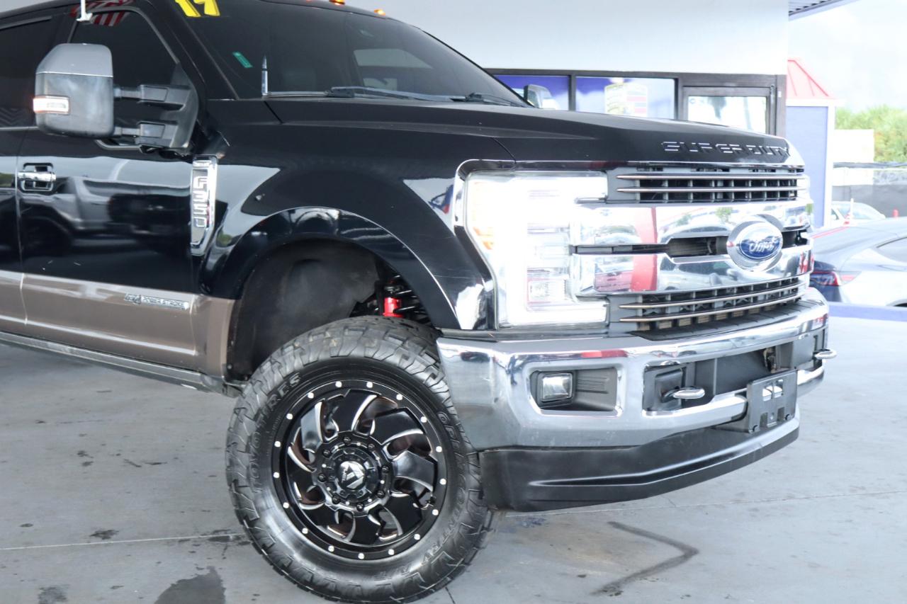 Ford Super Duty F-350 DRW King Ranch 4WD Crew Cab 8' Box 2017