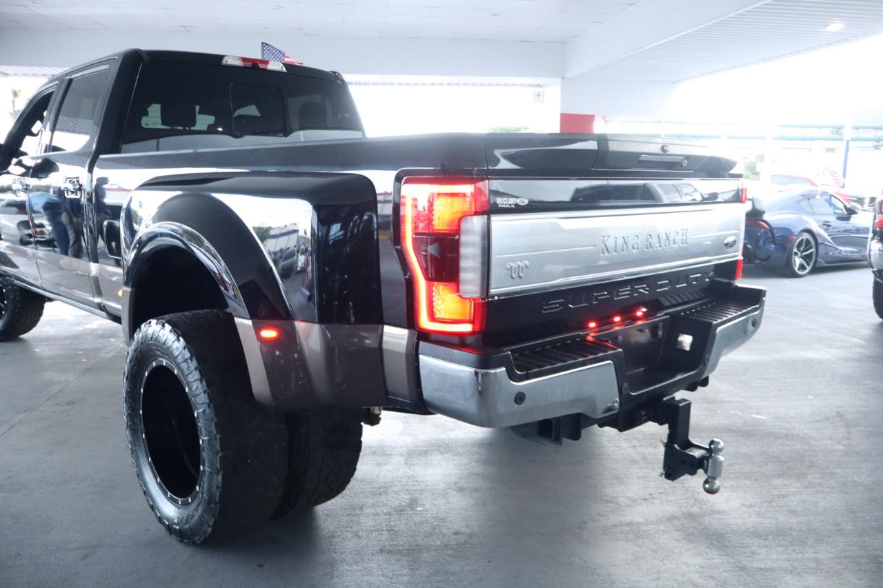 Ford Super Duty F-350 DRW King Ranch 4WD Crew Cab 8' Box 2017