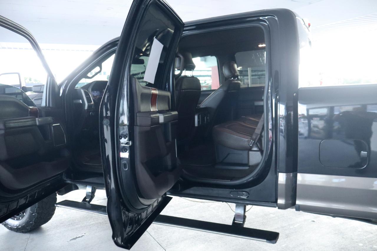 Ford Super Duty F-350 DRW King Ranch 4WD Crew Cab 8' Box 2017