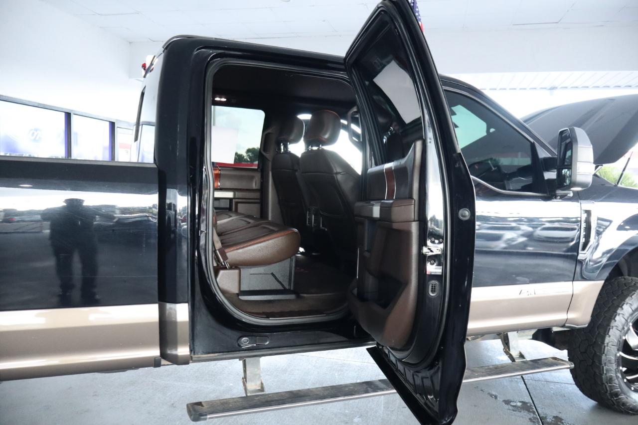 Ford Super Duty F-350 DRW King Ranch 4WD Crew Cab 8' Box 2017