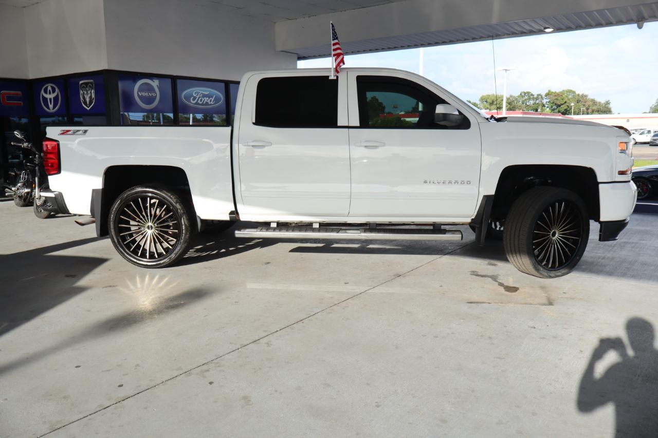 Chevrolet Silverado 1500 4WD Crew Cab 143.5" LT w/2LT 2017