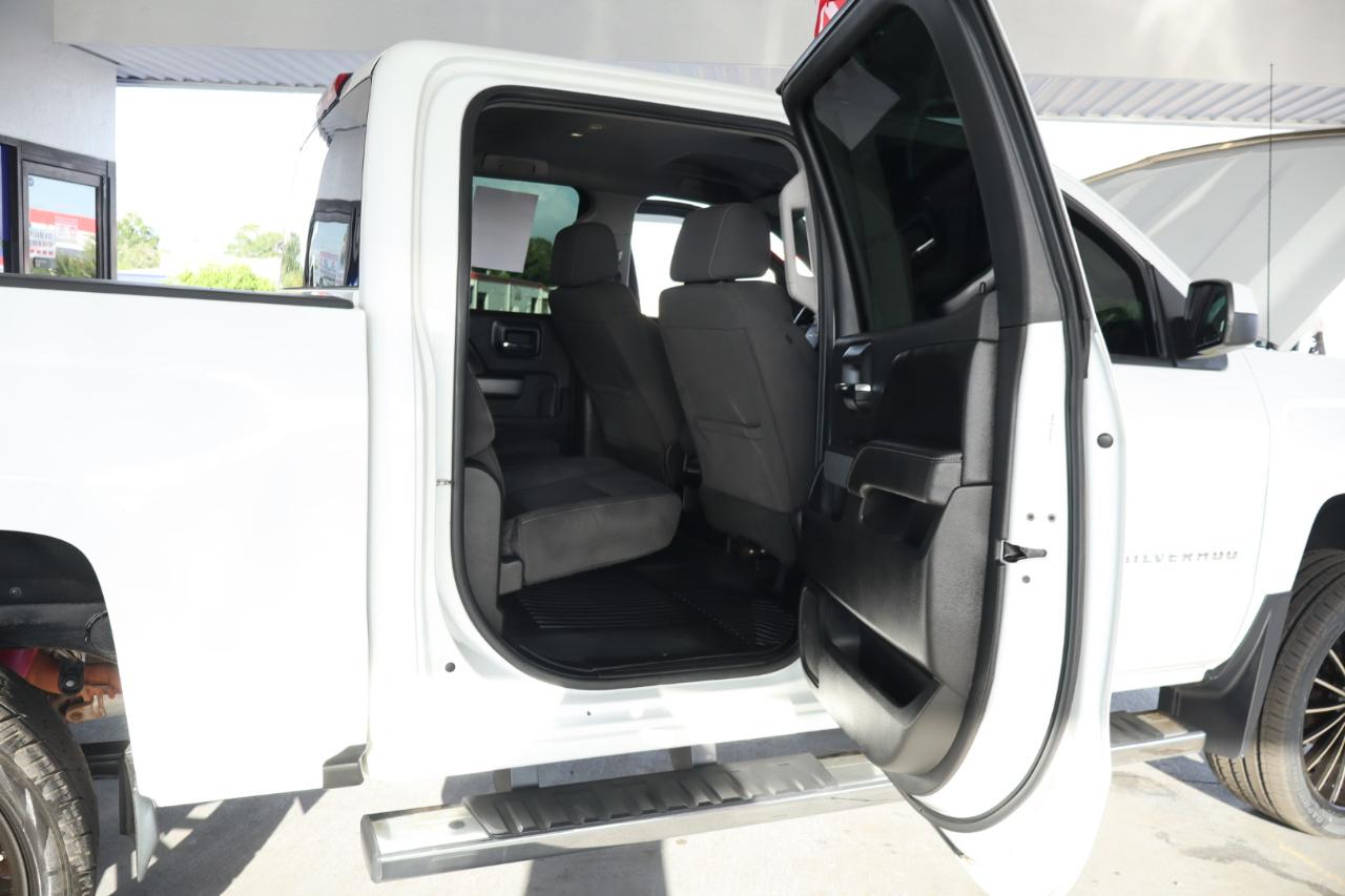 Chevrolet Silverado 1500 4WD Crew Cab 143.5" LT w/2LT 2017