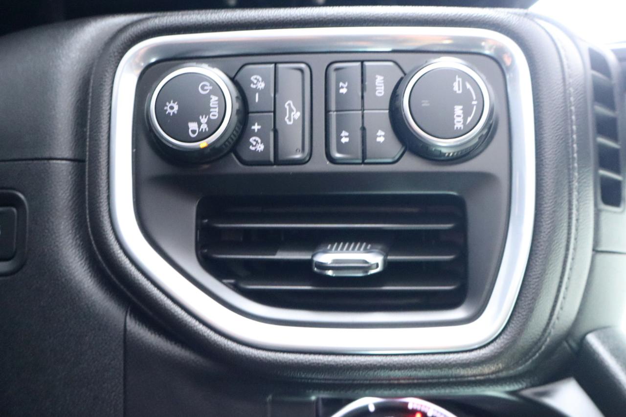 Chevrolet Silverado 1500 4WD Crew Cab 147" LT 2020