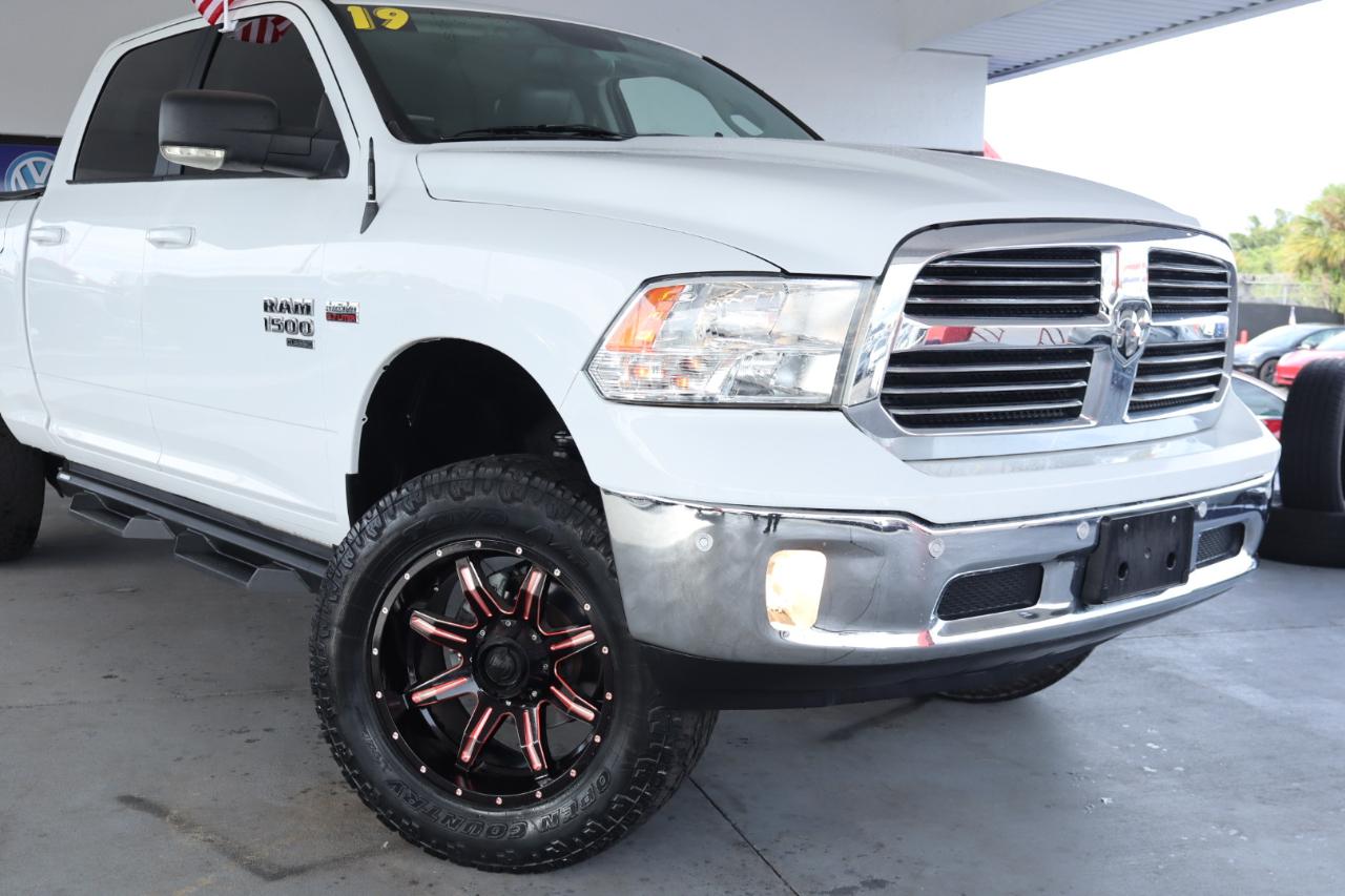 RAM 1500 Classic Big Horn 4x4 Crew Cab 6'4" Box 2019