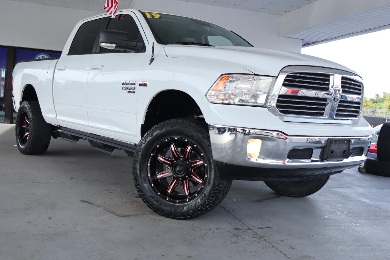 RAM 1500 Classic Big Horn 4x4 Crew Cab 6'4" Box 2019