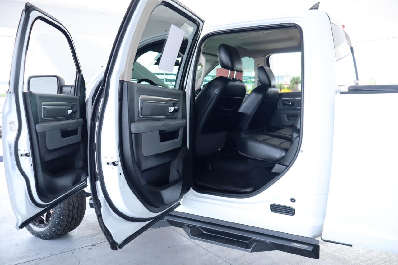 RAM 1500 Classic Big Horn 4x4 Crew Cab 6'4" Box 2019