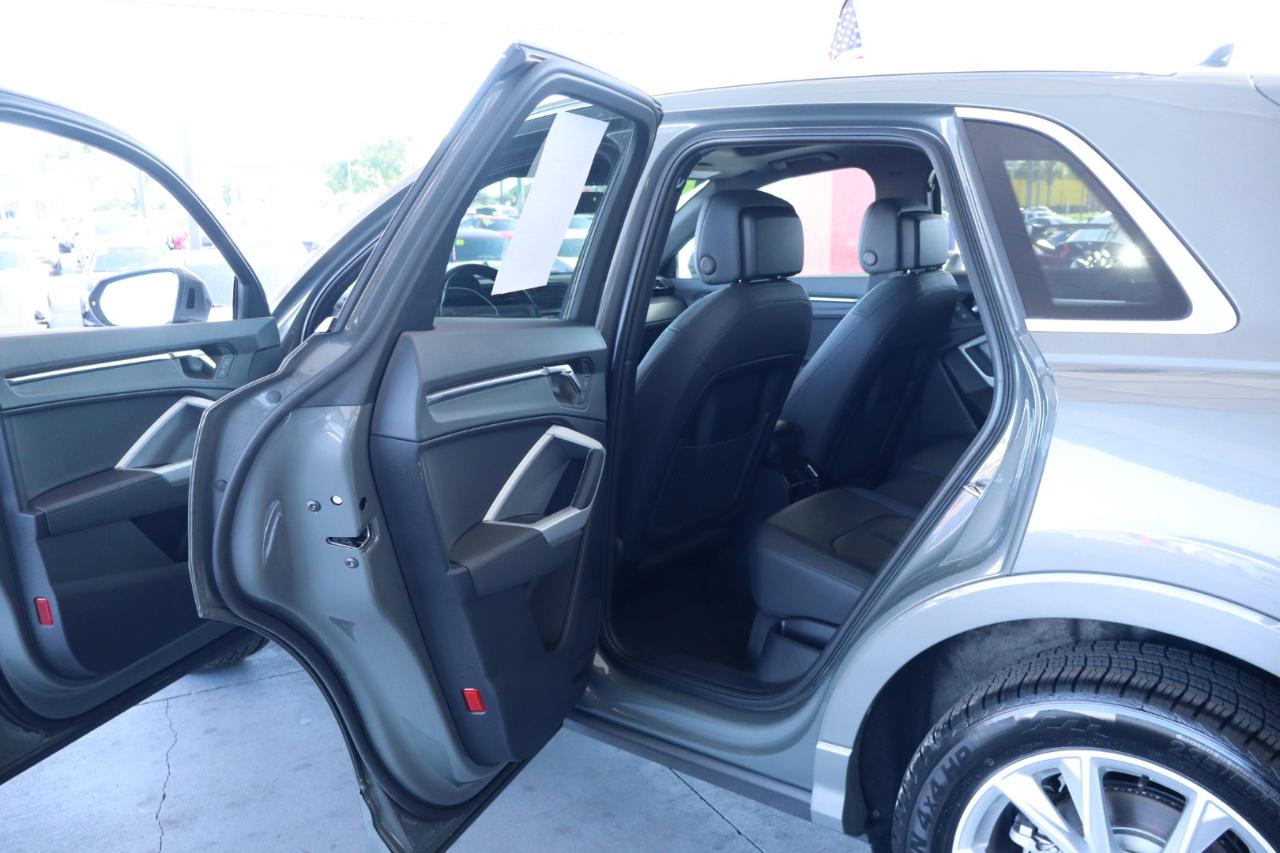 Audi Q3 S line Premium 45 TFSI quattro 2024