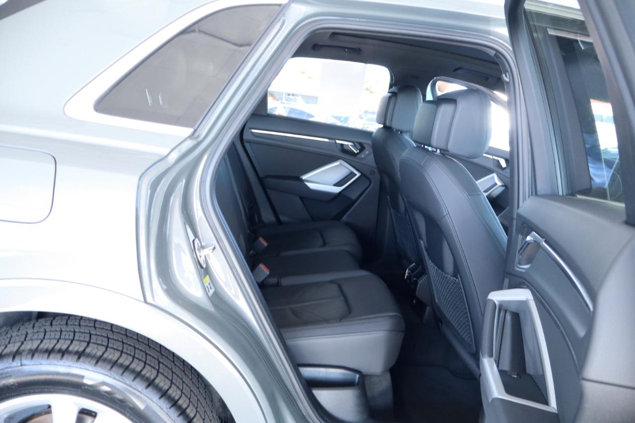 Audi Q3 S line Premium 45 TFSI quattro 2024