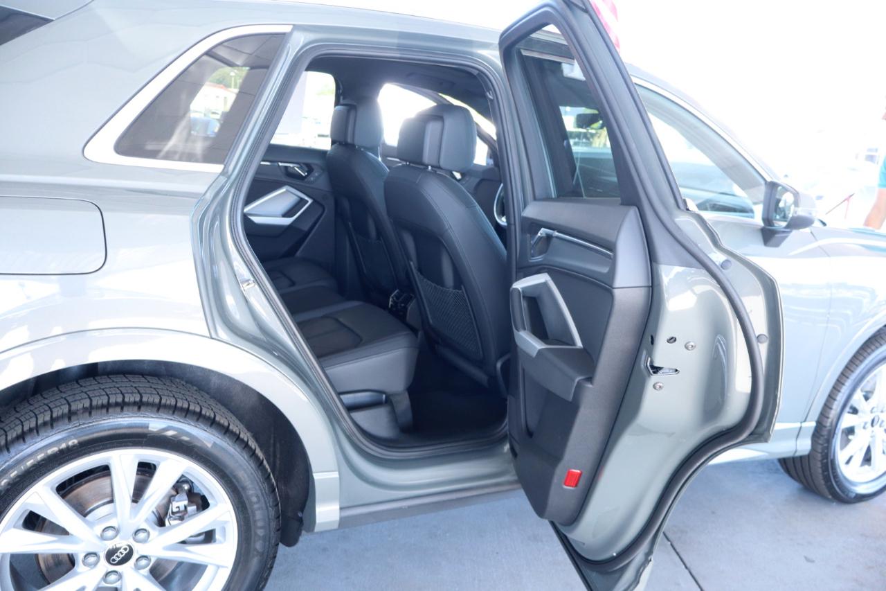 Audi Q3 S line Premium 45 TFSI quattro 2024
