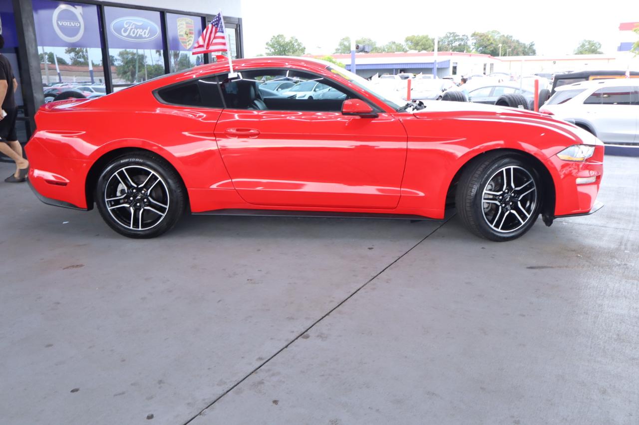 Ford Mustang EcoBoost Fastback 2021