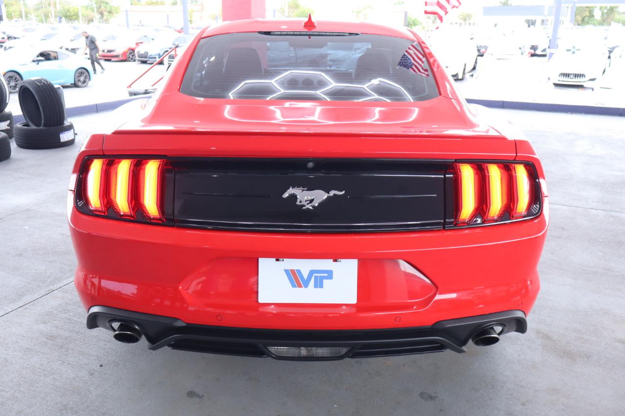 Ford Mustang EcoBoost Fastback 2021