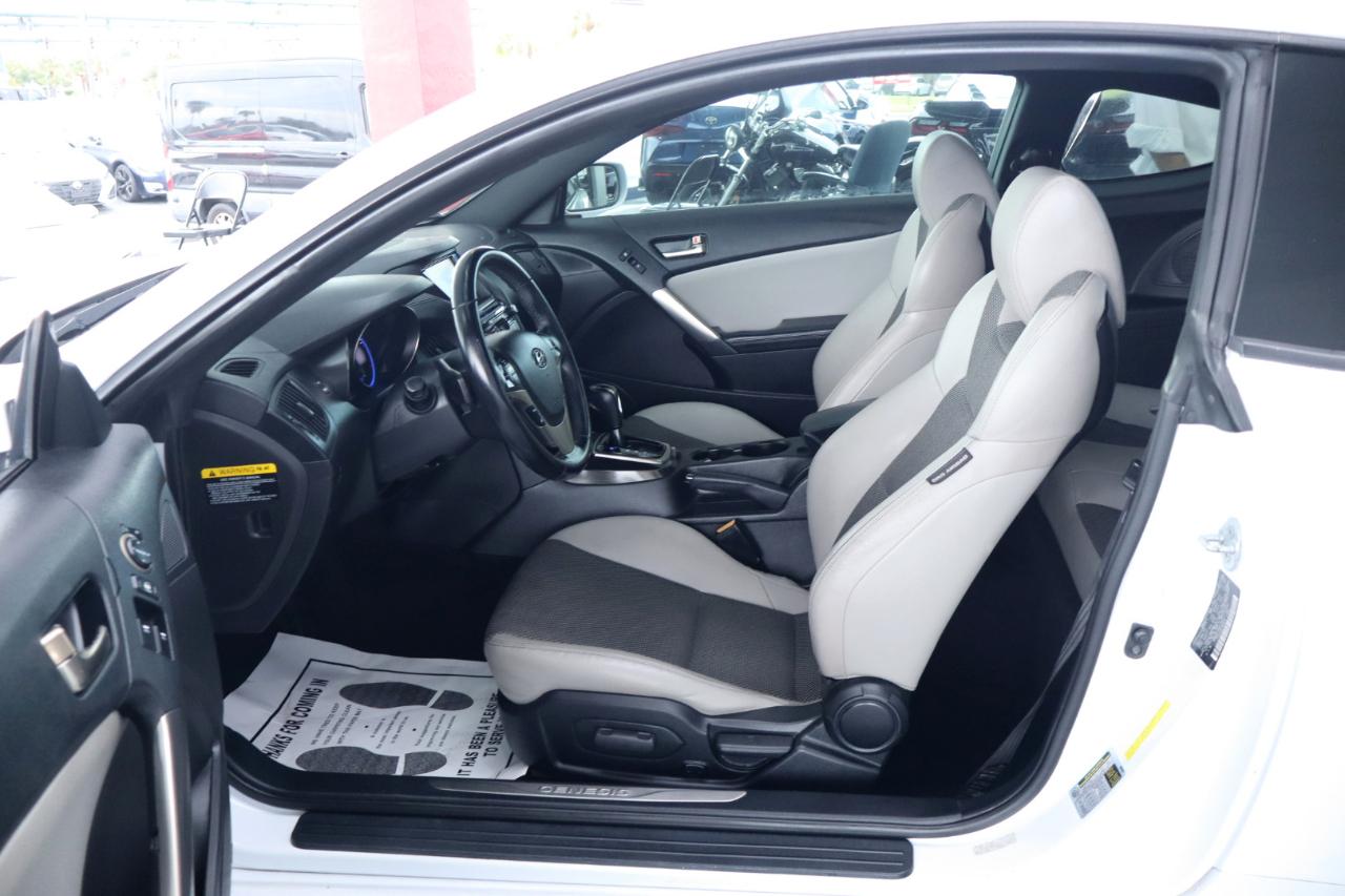 Hyundai Genesis Coupe 2dr I4 2.0T Auto Premium 2014