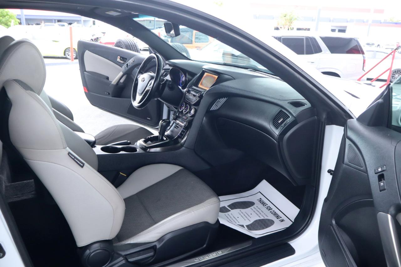 Hyundai Genesis Coupe 2dr I4 2.0T Auto Premium 2014
