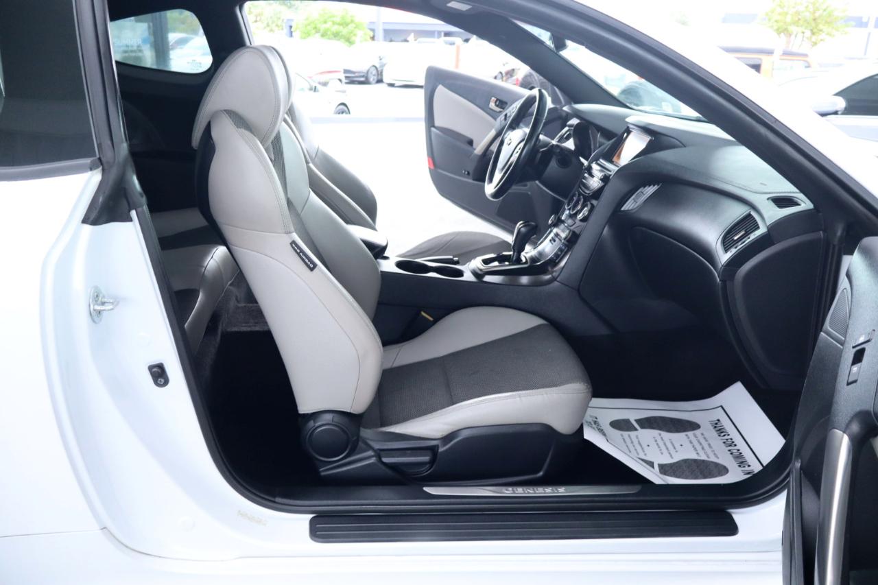 Hyundai Genesis Coupe 2dr I4 2.0T Auto Premium 2014