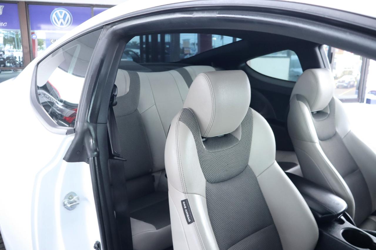 Hyundai Genesis Coupe 2dr I4 2.0T Auto Premium 2014