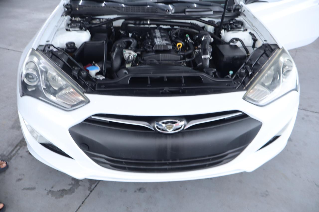 Hyundai Genesis Coupe 2dr I4 2.0T Auto Premium 2014