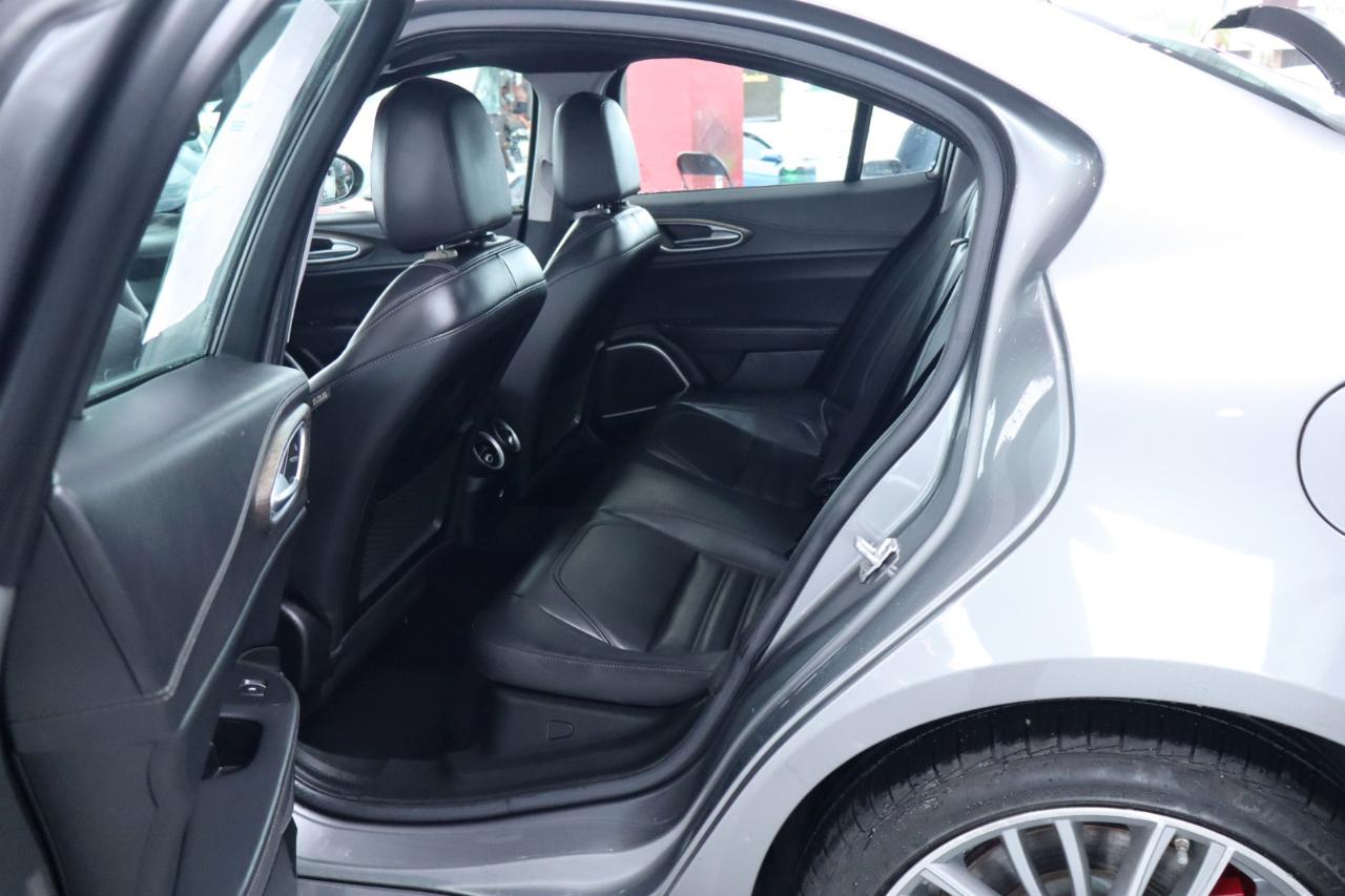 Alfa Romeo Giulia Ti Lusso RWD 2018