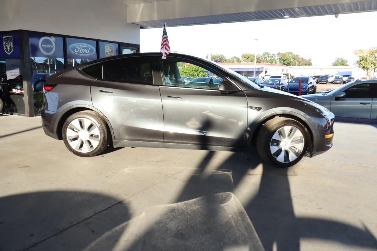 Tesla Model Y RWD *Ltd Avail* 2024