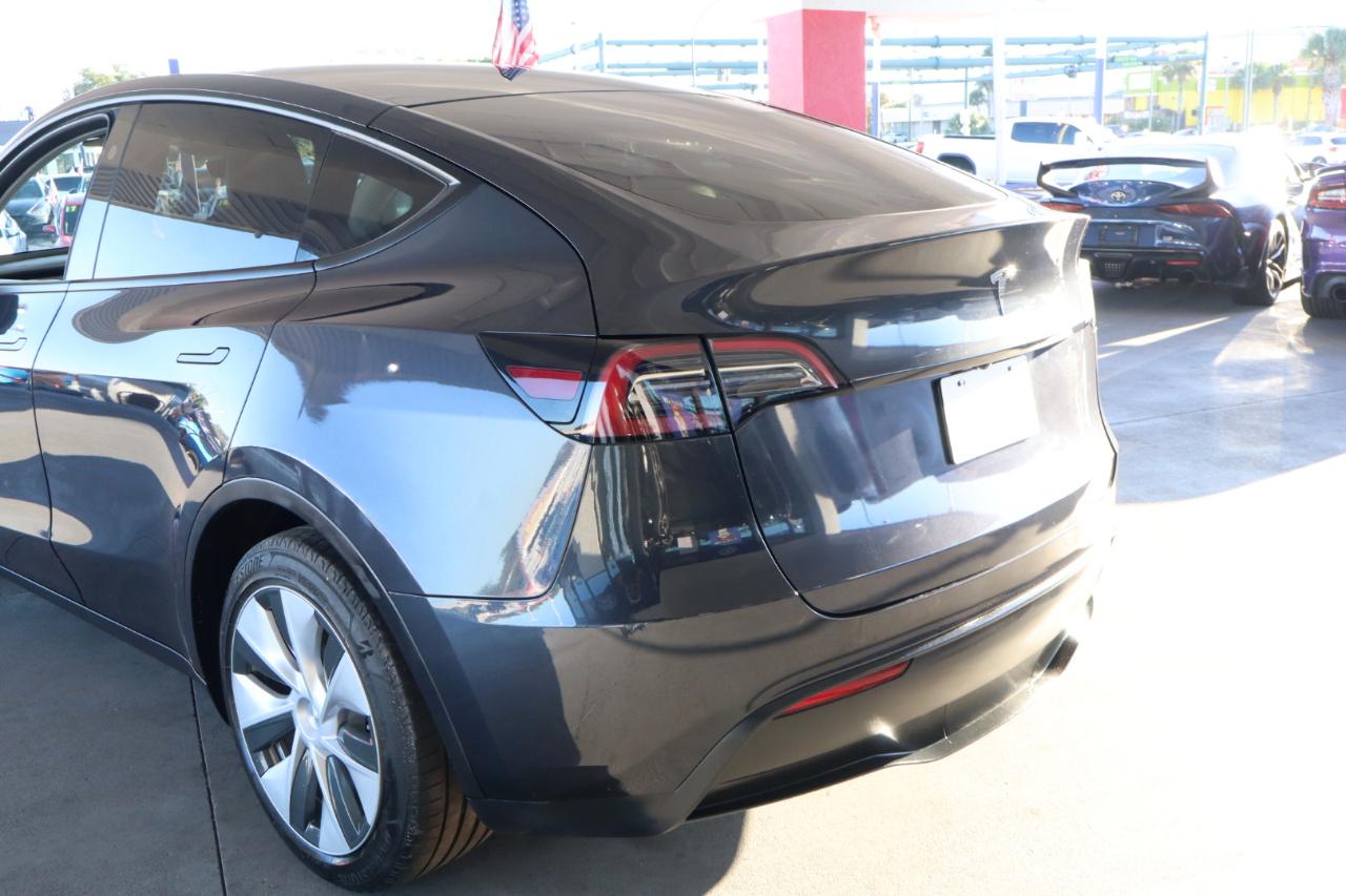 Tesla Model Y RWD *Ltd Avail* 2024